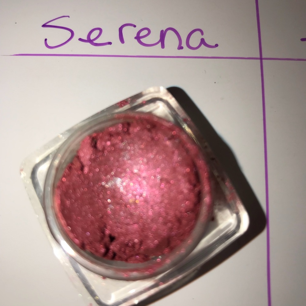 Mineral Eyeshadow in Serena.